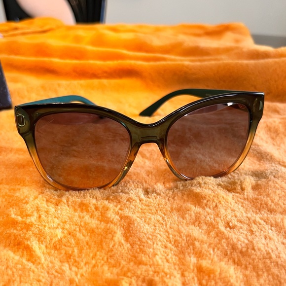 Gucci Green Sunglasses - Picture 1 of 6